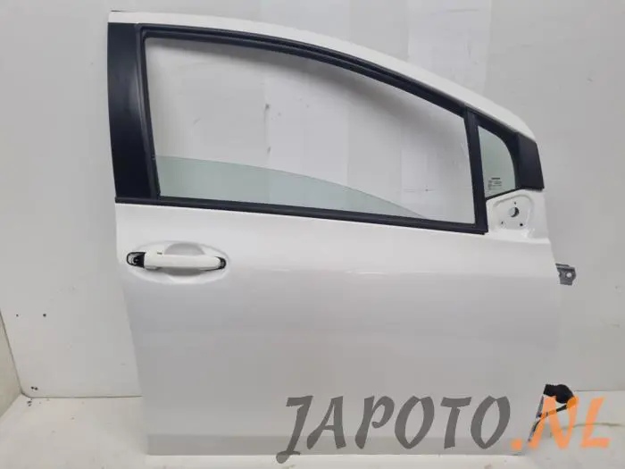 Front door 4-door, right Toyota Yaris