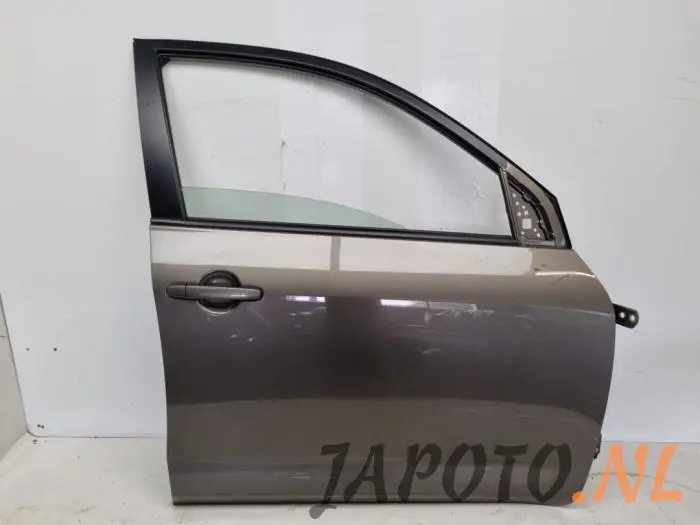 Front door 4-door, right Toyota Rav-4