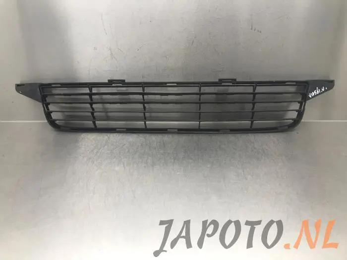 Bumper grille Toyota Avensis