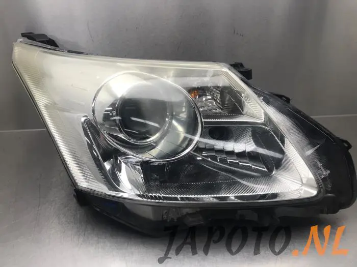 Headlight, right Toyota Avensis