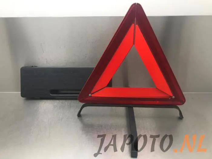 Warning triangle Toyota Avensis