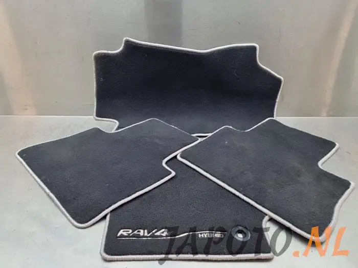 Set of mats Toyota Rav-4