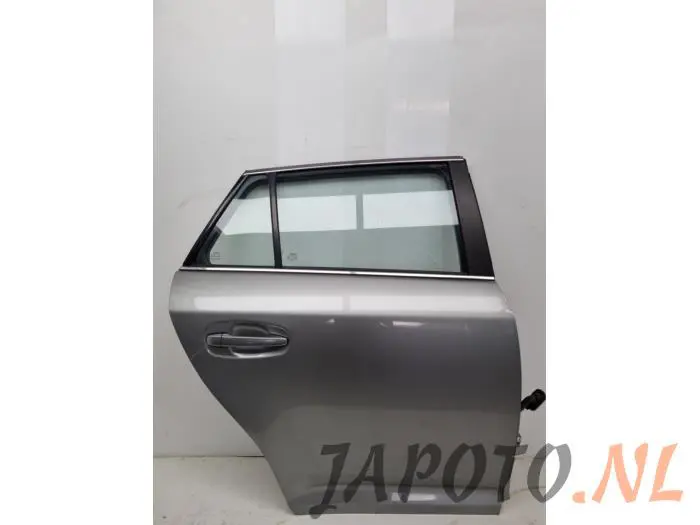 Rear door 4-door, right Toyota Avensis