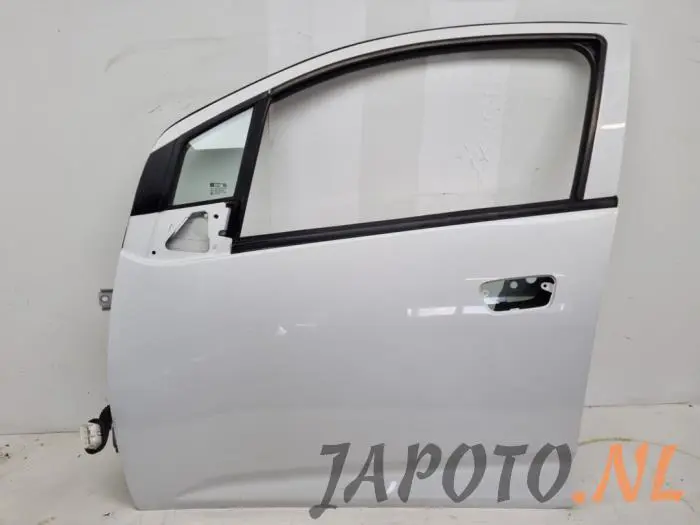 Door 4-door, front left Chevrolet Spark