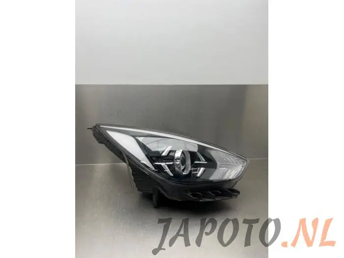 Headlight, right Kia Niro