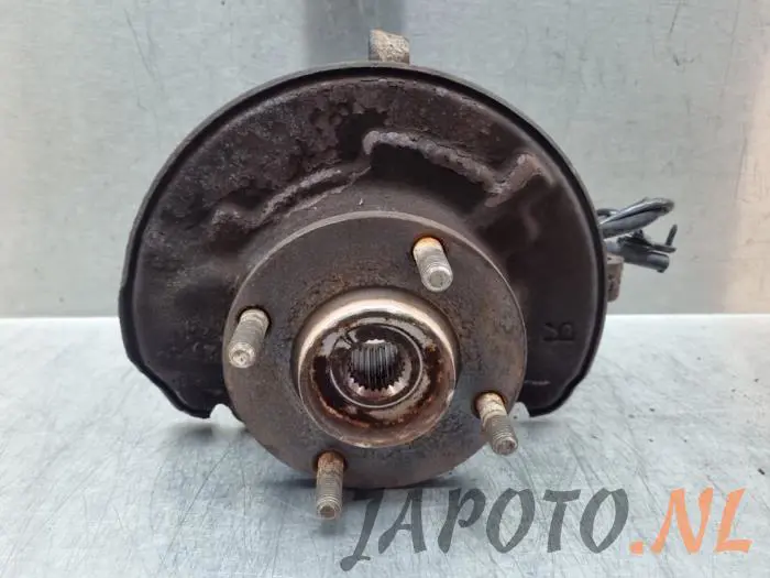 Front wheel hub Mitsubishi Colt