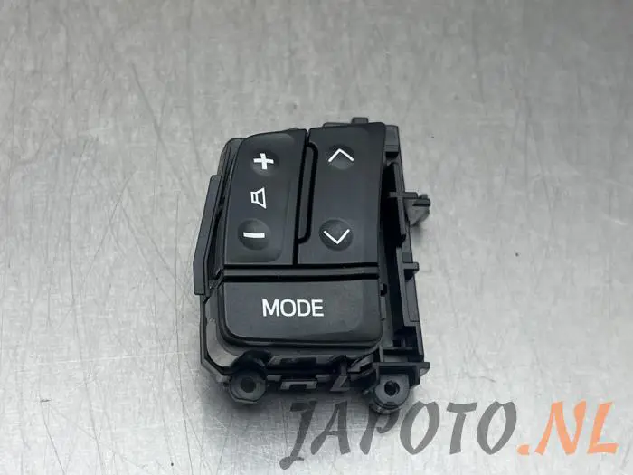 Steering wheel switch Toyota Yaris