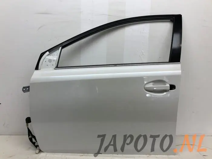 Door 4-door, front left Toyota Auris