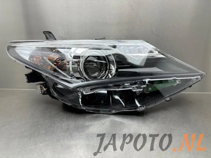 Headlight, right Toyota Auris