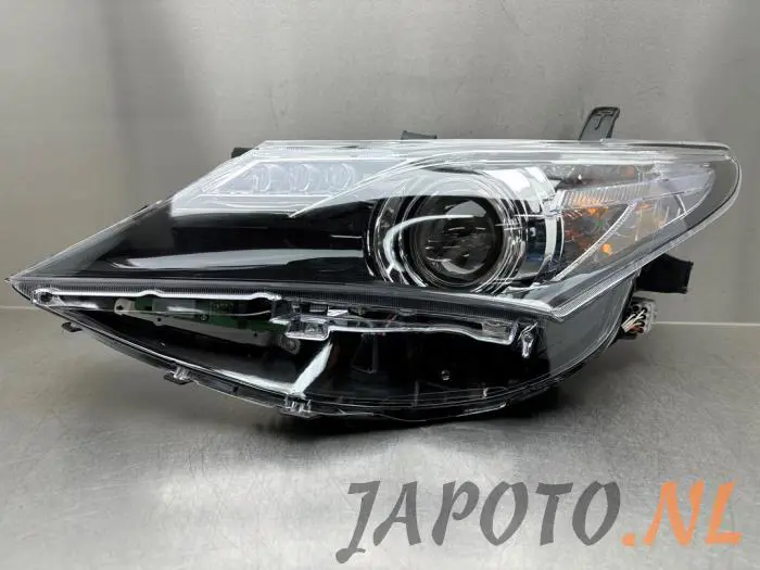 Headlight, left Toyota Auris