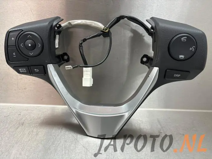 Steering wheel mounted radio control Toyota Auris