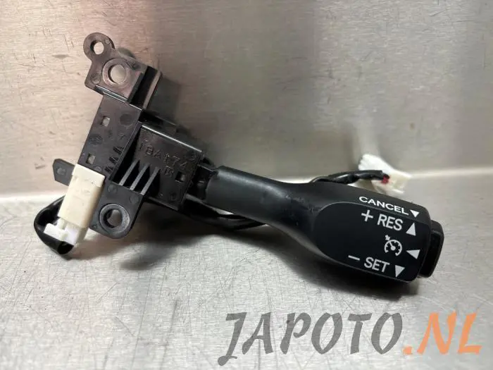 Steering wheel switch Toyota Auris