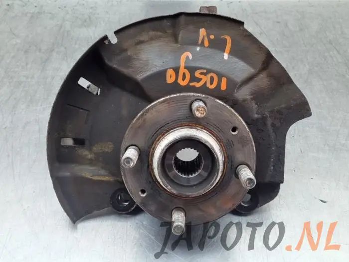 Front wheel hub Kia Rio