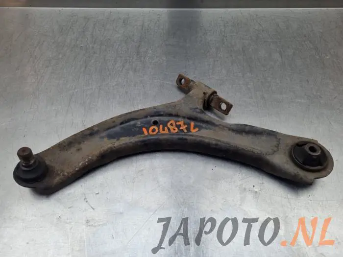 Front lower wishbone, left Nissan X-Trail