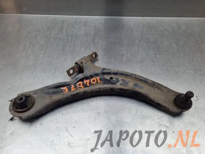 Front lower wishbone, right Nissan X-Trail