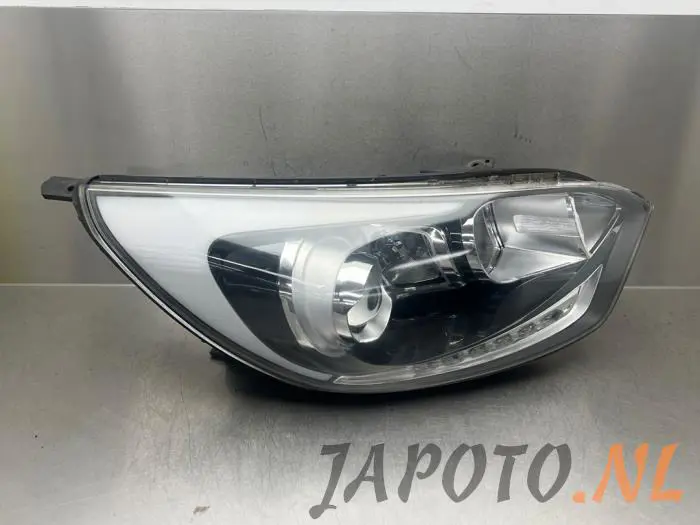 Headlight, right Kia Rio