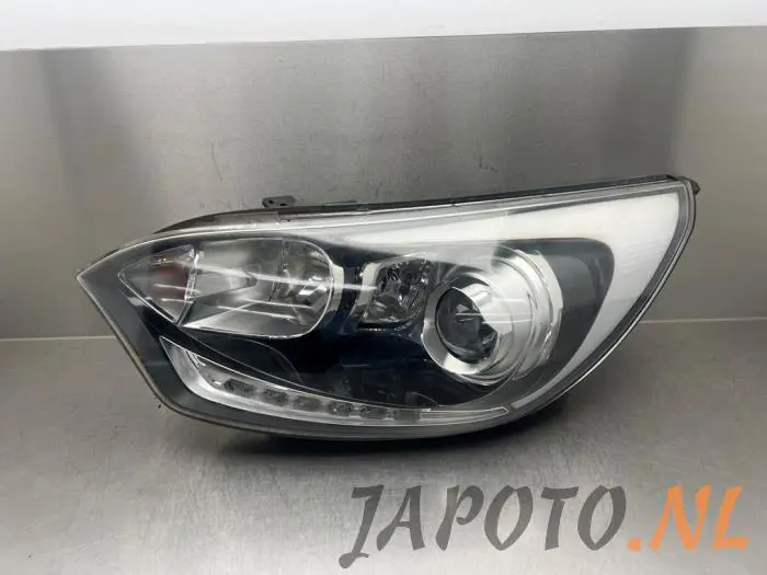 Headlight, left Kia Rio