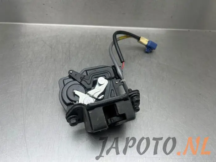 Tailgate lock mechanism Toyota Corolla Verso