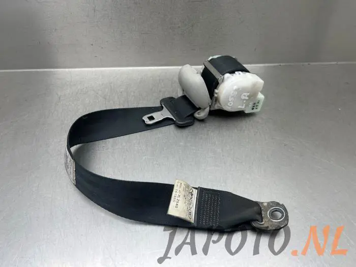 Rear seatbelt, left Toyota Corolla Verso