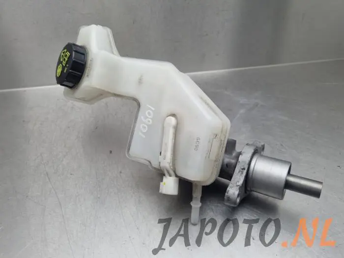 Master cylinder Mazda 3.