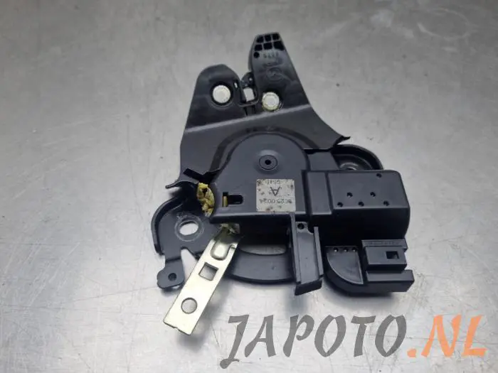 Boot lid lock mechanism Mazda 3.