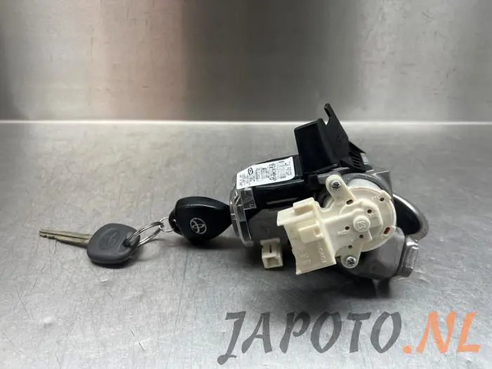 Ignition lock + key Toyota Rav-4