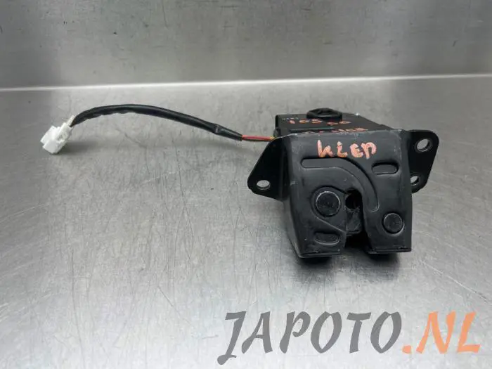 Tailgate lock mechanism Kia Rio