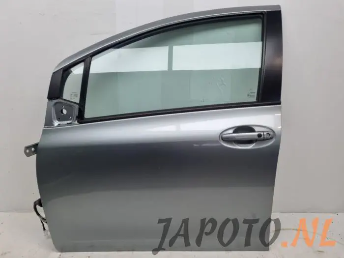 Door 4-door, front left Toyota Yaris