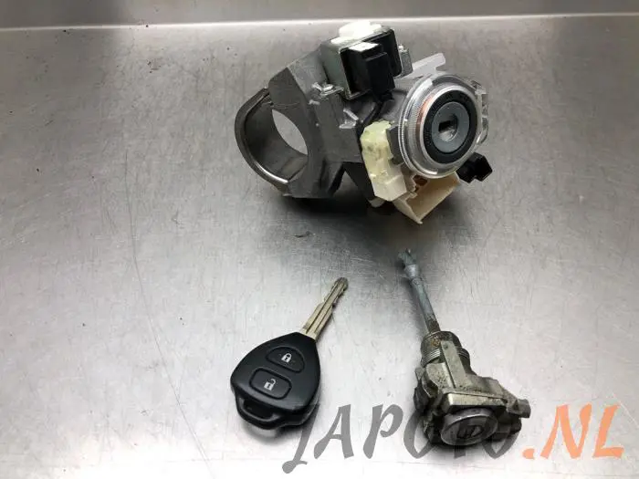 Ignition lock + key Toyota Rav-4