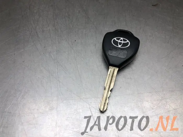 Key Toyota Rav-4