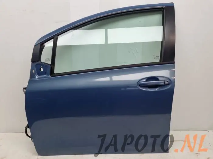 Door 4-door, front left Toyota Yaris