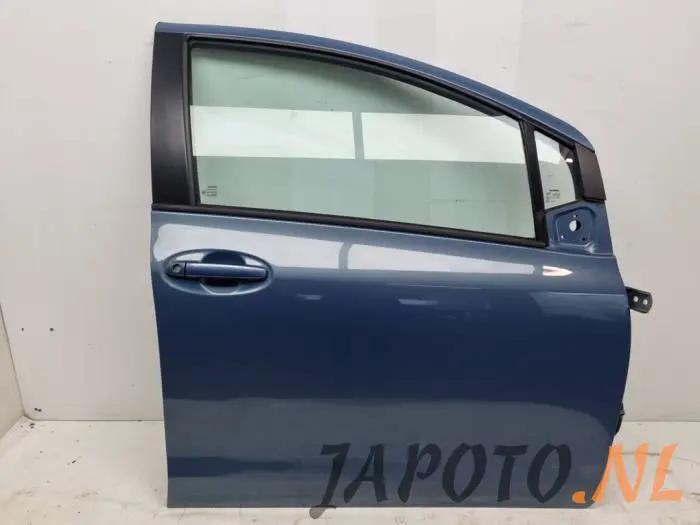 Front door 4-door, right Toyota Yaris