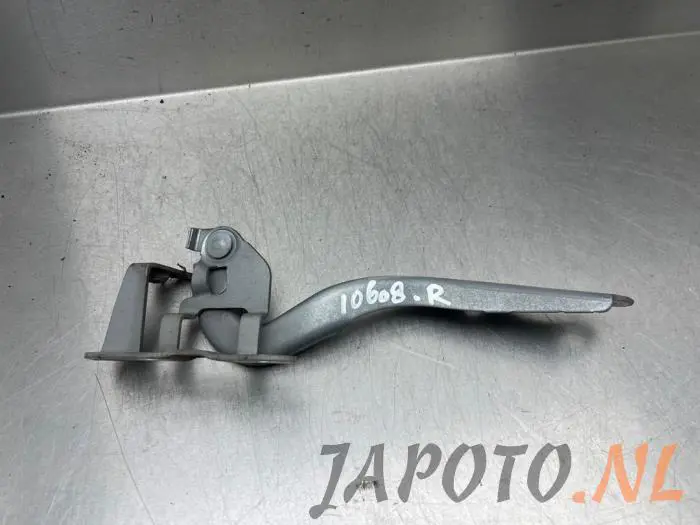 Bonnet Hinge Toyota Yaris