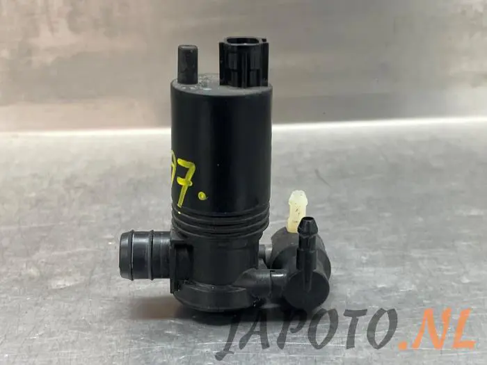 Windscreen washer pump Toyota Corolla