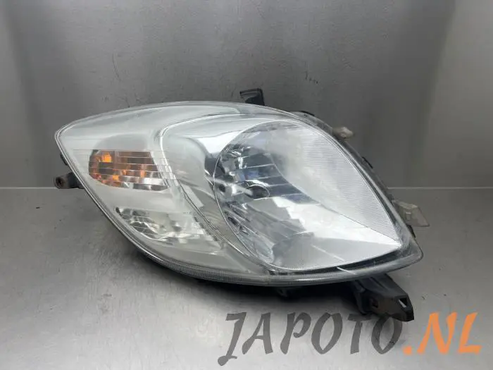 Headlight, left Toyota Yaris