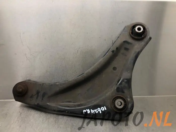 Front upper wishbone, right Nissan Juke