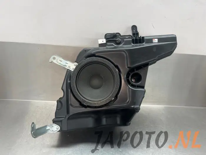 Subwoofer Toyota Auris