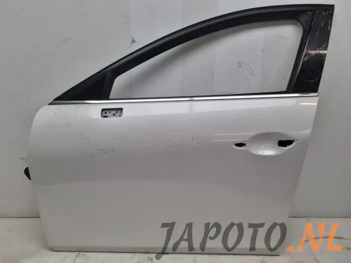 Door 4-door, front left Mazda 3.