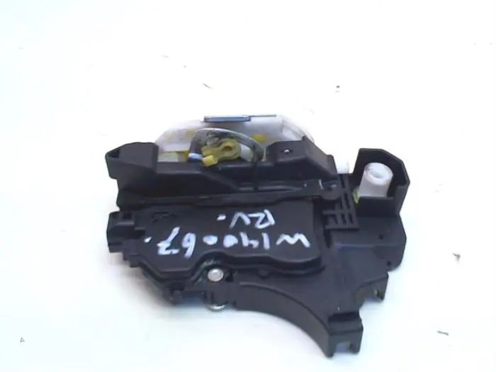 Front door lock mechanism 4-door, right Mitsubishi Colt