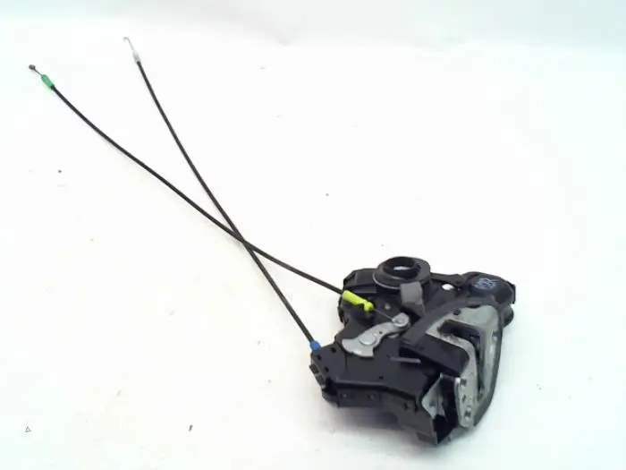 Front door lock mechanism 4-door, right Toyota Avensis