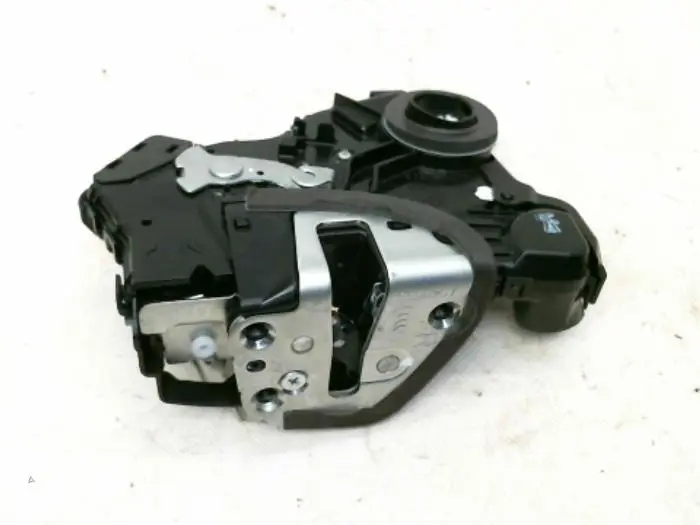 Front door lock mechanism 4-door, right Toyota Auris