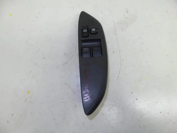 Multi-functional window switch Toyota Yaris