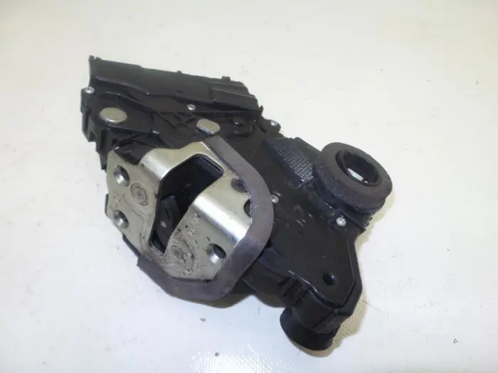 Front door lock mechanism 4-door, right Toyota Yaris