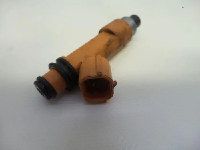 Injector (petrol injection) Suzuki Wagon R+