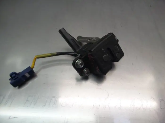 Tailgate lock mechanism Toyota Yaris