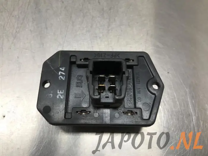 Heater resistor plug Toyota Avensis Verso