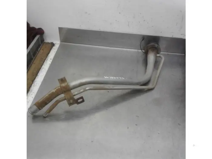 Fuel tank filler pipe Kia Sorento